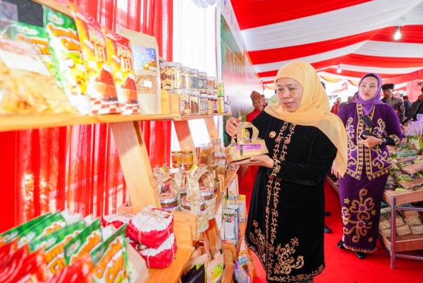 Hardiknas 2026, Khofifah Luncurkan 40 Sekolah Berintegritas dan Terima Rekor MURI