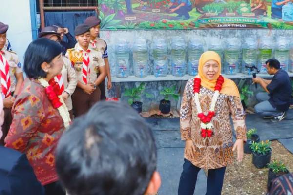 Hadapi Perubahan Zaman Khofifah Minta Pelajar Terus Berinovasi