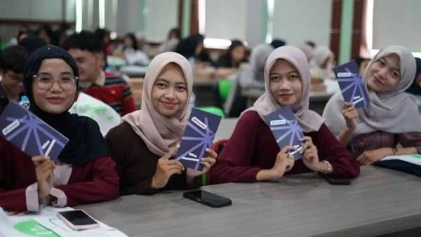 Literasi Keuangan Gen Z Ditingkatkan, Easycash Gelar Edukasi di UNESA