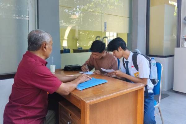 SPMB Jatim Tahap 2 Resmi Dibuka, Jalur Afirmasi, Mutasi, dan Prestasi Mulai Diburu Pendaftar