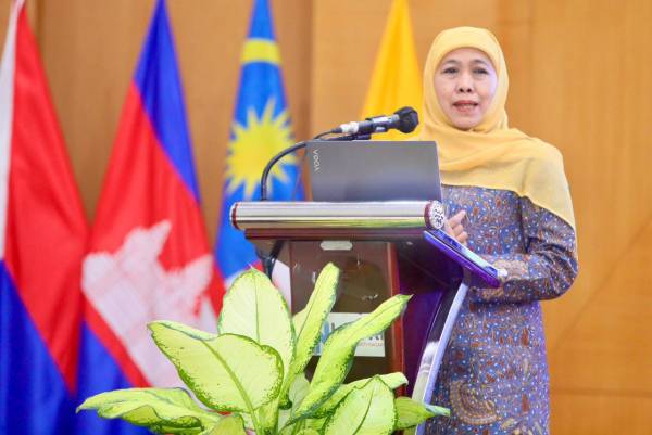 Khofifah Paparkan InovasiPendidikan Jatim