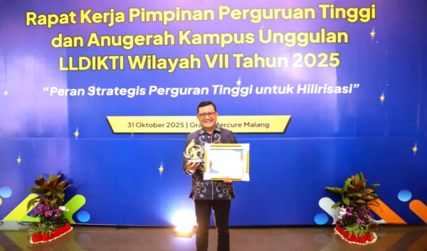 Untag Surabaya Raih Penghargaan LLDIKTI atas Kinerja Riset dan Pengabdian