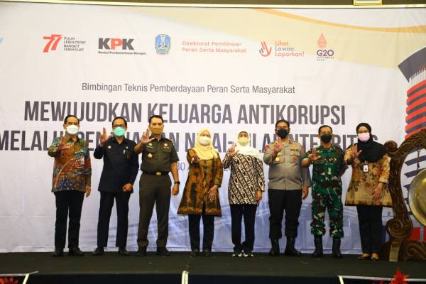 Keluarga Pejabat Pemprov Jatim Ikuti Bimtek Bersama KPK