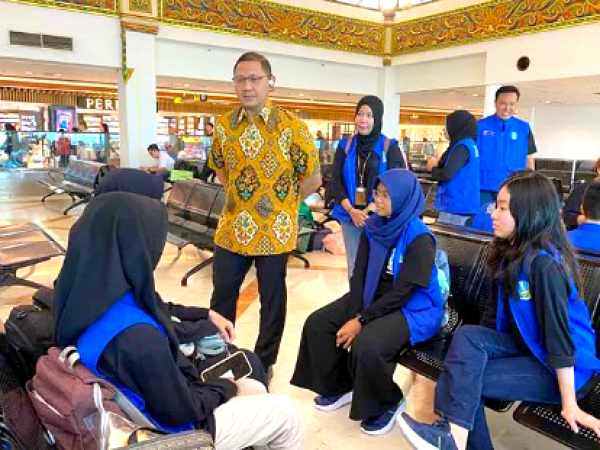 Kadindik Jatim Lepas Kontingen SD-SMP ke Final OSN: “Bawa Nama Jawa Timur ke Puncak Juara!”
