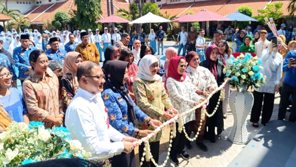 Khofifah Resmikan Graha Nusantara SMAN 2 Surabaya, Dorong Lahirnya Generasi Unggul Berjiwa Pancasila