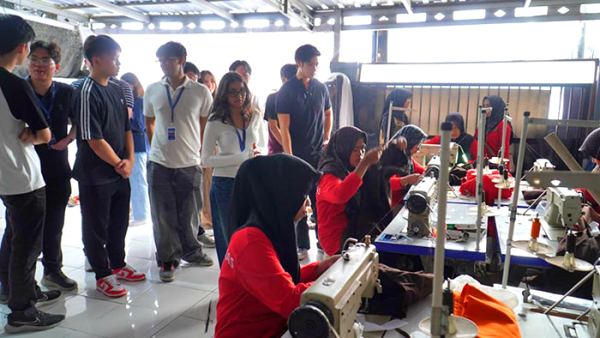 Kolaborasi UK Petra–SUTD Dorong Digitalisasi Koperasi SMB Surabaya