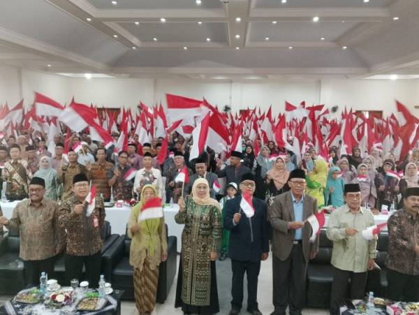 Gubernur Khofifah Ajak Lembaga Pendidikan Utamakan Akhlak Generasi Muda