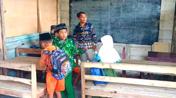 Sekolah Reyot di Koripan, Anak-Anak Tetap Gigih Menggapai Pendidikan