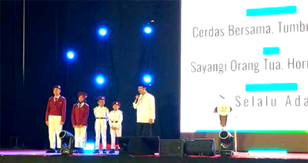 Gus Ipul Hadir di Pasuruan, Siswa Sekolah Rakyat Bacakan Puisi “Terang Kecil”