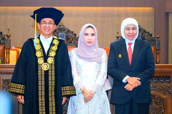 Rektor Baru UNAIR Dilantik Khofifah Yakin Kampus Makin Berdampak