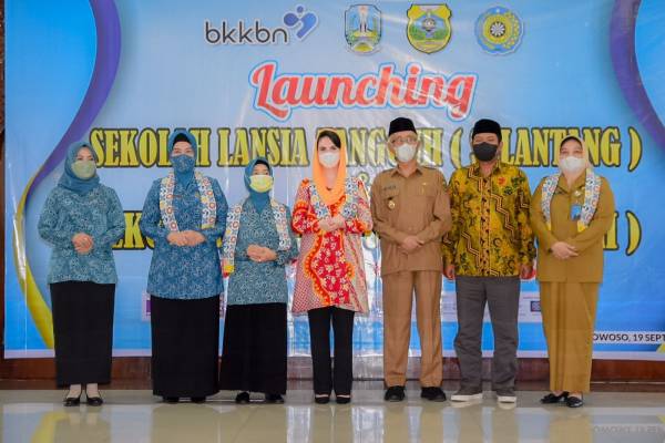 Arumi Launching Sekolah Lansia Tangguh