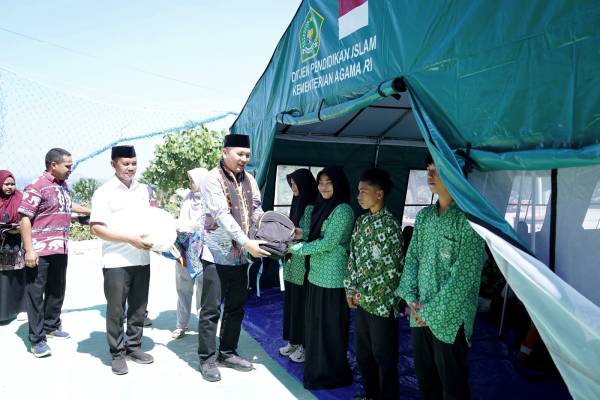 Kemenag Bantu Madrasah Terdampak Gempa Flores agar Tetap Belajar