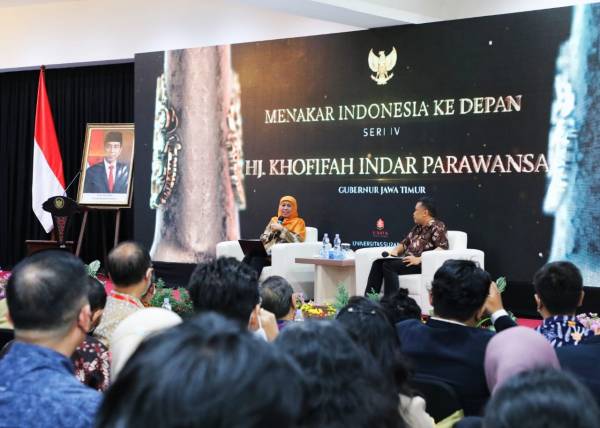 Sampaikan Kuliah Umum di Universitas Surabaya  ( UBAYA ), Khofifah Bicara Kunci Merawat Kebhinekaan
