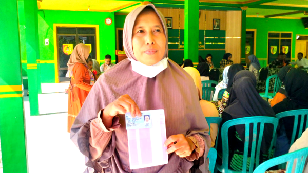 Senyum Bahagia Ustadzah Sumarti, Insentif Guru Ngaji Bantu Biaya Kuliah Anak di Surabaya