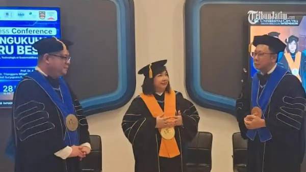 Universitas Ciputra Kukuhkan Tiga Guru Besar, Soroti Tantangan AI dan Identitas Wisata Nasional