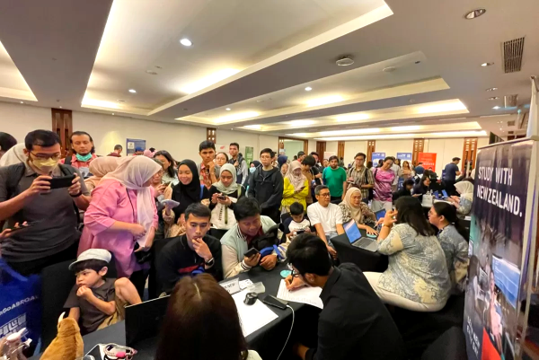 Kejar Mimpi Kuliah di Luar Negeri, ICAN Gelar Pameran Pendidikan Internasional di Surabaya