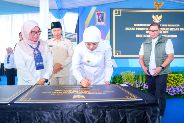 Khofifah Resmikan Revitalisasi 45 Sekolah di Tulungagung, Trenggalek, dan Pacitan