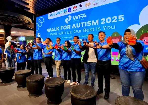 JCI East Java Salurkan Beasiswa Terapi Rp240 Juta untuk Anak Autis Lewat Walk For Autism 2025