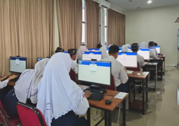 11.519 Siswa SMP di Gresik Ikuti TKA Serentak, Dispendik Pastikan Tanpa Kendala