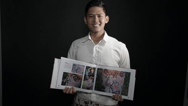 Kenalkan Batik Sendang Duwur dan Gedog Lamongan Lewat Buku Fotografi