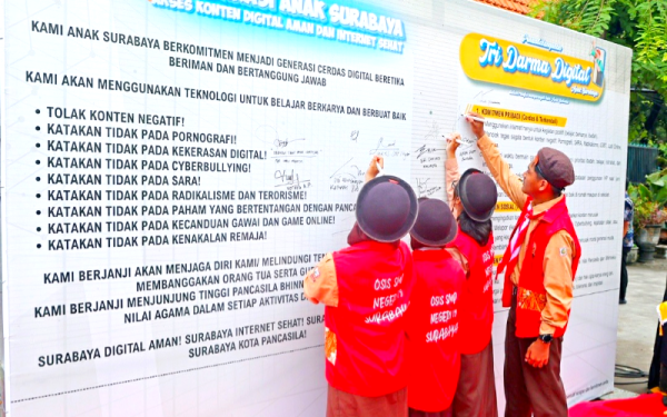 Batasi Gawai di Sekolah, Pemkot Surabaya Klaim Interaksi dan Fokus Belajar Siswa Meningkat