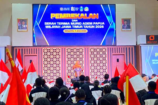 Khofifah Ajak Siswa Papua Anggap Jatim Sebagai Rumah Kedua