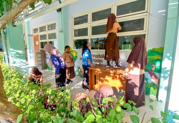Dispendik Surabaya Ajak Sekolah Manfaatkan Libur Panjang untuk Kerja Bakti Gerakan Indonesia ASRI