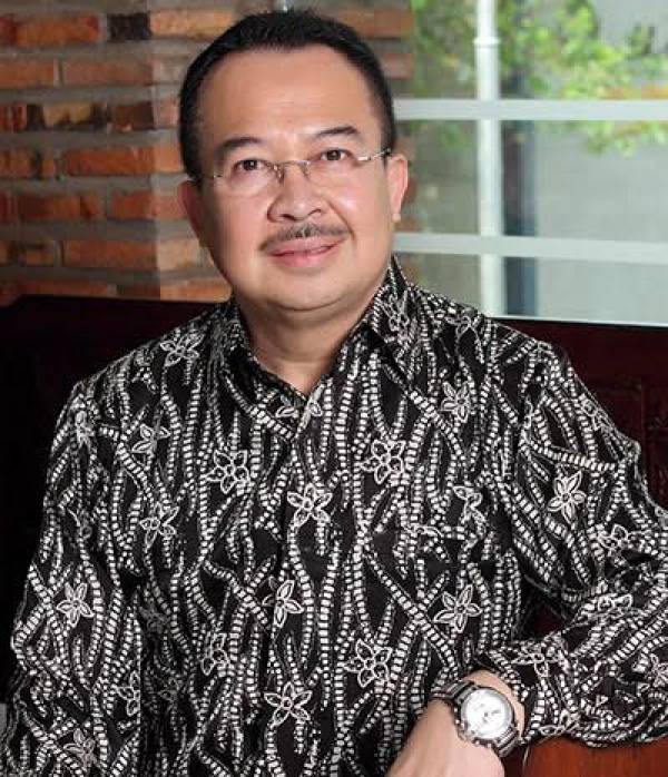 Pernah Tinggal Kelas dan Jadi Guru Les, Kini Miliki Kekayaan Rp65 Miliar