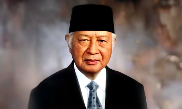 Bayang-bayang Kelam di Balik Gelar Pahlawan Nasional