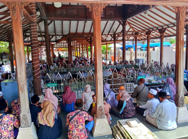 Libur Akhir Tahun, Wisata Religi Gresik Jadi Magnet Peziarah dari Berbagai Daerah