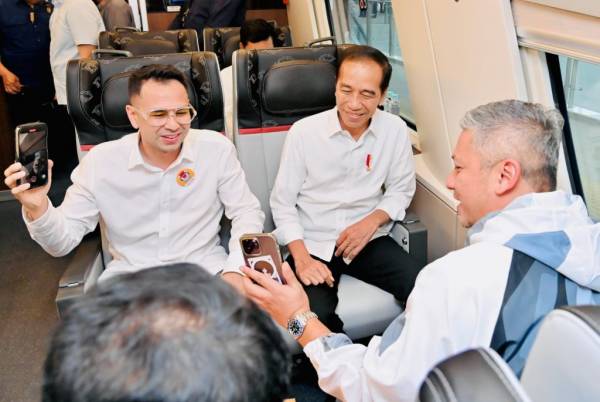 Begini Pengalaman Para Penggiat Seni Naik Kereta Cepat Jakarta-Bandung