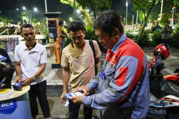 Voucher Parkir Jadi Opsi Baru Pembayaran Non Tunai di Surabaya