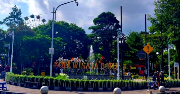 Wajah Alun-alun Kota Batu Kini Jadi Ruang Berkumpul Warga dan Wisatawan