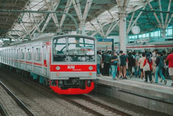Inggris Lirik Proyek Kereta Perkotaan Surabaya Lewat Kemitraan Infrastruktur