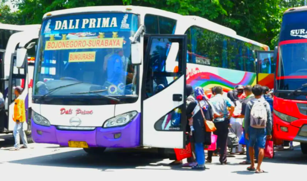 H-3 Lebaran, Terminal Bungurasih Mulai Dipadati 45 Ribu Pemudik