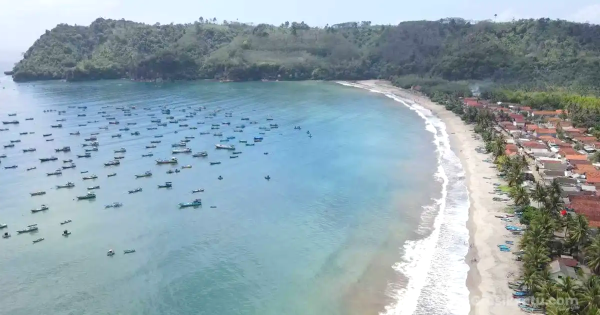 Pantai Sine Tulungagung Tawarkan Perpaduan Wisata Alam dan Tradisi Lokal