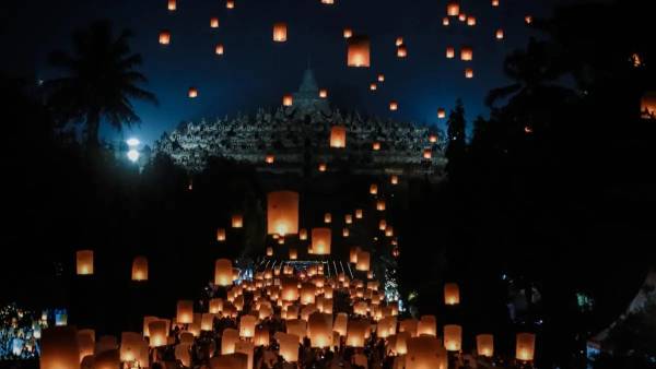 Ribuan Umat Buddha dan Wisatawan Siap Meriahkan Festival Lampion Waisak 2026 di Borobudur