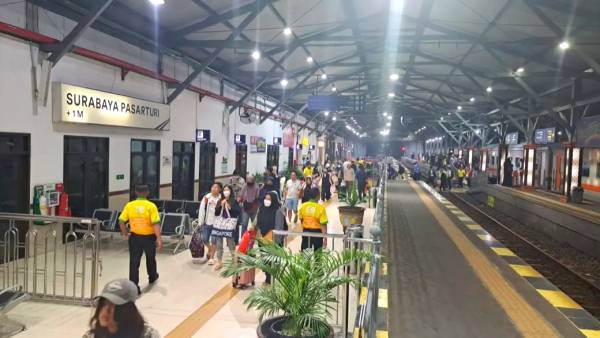 Libur Iduladha 2026, 108 Ribu Penumpang Padati Stasiun Daop 8 Surabaya
