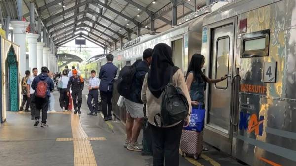 Perjalanan KA Daop 8 Surabaya Pulih, Operasional Kembali Stabil Usai Insiden Tabrakan