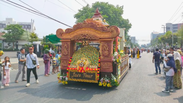 Mobil Hias Jatim Usung Jejak Dakwah Tegalsari di Pawai Ta’aruf MTQ Nasional XXXI Semarang