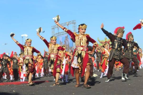 500 Penari Meriahkan Festival Segoro Topeng Kaliwungu, Lumajang Perkuat Wisata Budaya Lewat KEN 2026