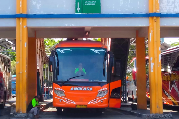 Banjir Denpasar Bikin Bus Bali di Purabaya Sepi Penumpang