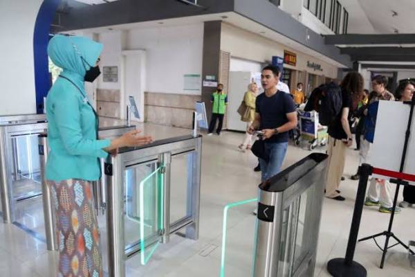 Permudah Pelanggan KA JJ, Stasiun Surabaya Gubeng Terapkan Boarding Pakai Face Recognition