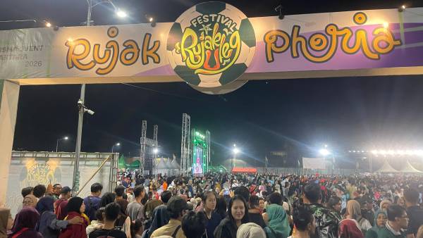Festival Rujak Uleg 2026 di Surabaya Diserbu Ribuan Pengunjung, Stan Peserta Tampil Kreatif Jelang Tradisi Nguleg Bareng