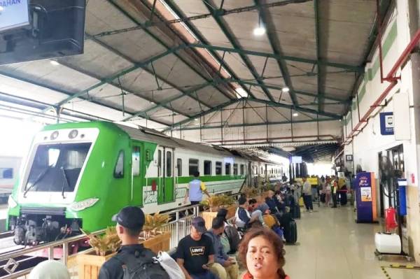 Hari Kedua Lebaran, Lonjakan Pemudik Masih Padati Stasiun Madiun dan Sekitarnya
