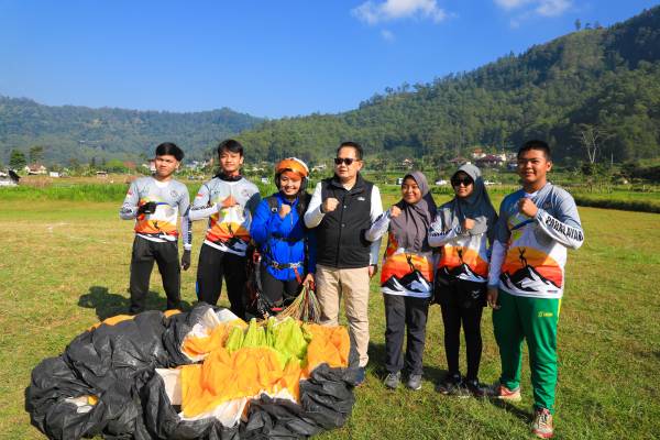 Serunya Paralayang di Kota Batu
