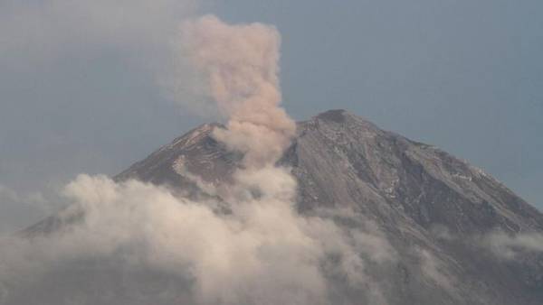 Gunung Semeru Erupsi, Semburkan Abu Vulkanik Setinggi 1.000 Meter