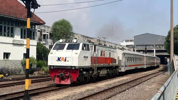 KAI Commuter Tambah Kapasitas Commuter Line Surabaya dengan Formasi Kereta Ekonomi K3