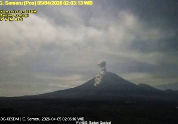 Gunung Semeru Kembali Erupsi, Awan Panas Meluncur hingga 3,5 Km